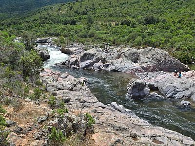 Auf dem von der Sonne aufgeheizten Felsen ist man schnell wieder trocken