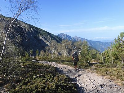 ... auch wenn die Rucksäcke immer noch schwer sind.