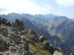 Nach Süden sind mit dem Monte Cinto die höchsten Berge Korsikas sichtbar