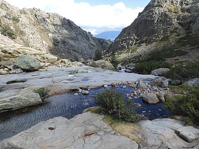 Der Fels ist noch warm und lädt zur Rast ein
