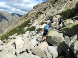 Über Blockwerk geht es weiter zum Col de Rinoso