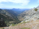 Der Ausblick nach Westen auf den Monte Cervellu