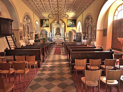 Der Innenraum des katholischen Gotteshauses