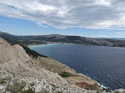 Der Blick zurück in die Bucht von Baska