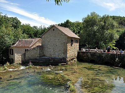 Eine der Wassermühlen an der Krka