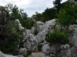 Im Sattel zwischen den Felsen beginnt der Aufstieg zum Anica Kuk