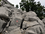 Die karstigen Felsen sind recht scharf, bieten aber auch viel Halt