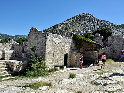 Der Innenhof der Festung Starigrad