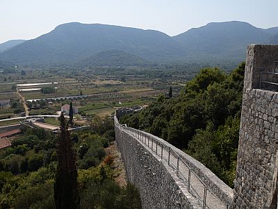 Im Westen von Ston steigen wir endgültig ab