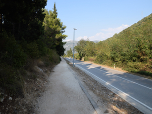 Über den Fußweg neben der Straße 414 spazieren wir zurück nach Mali Ston