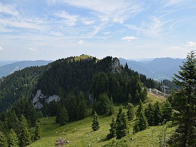 Der Schrödelstein und dahinter der Gipfel des Braunecks