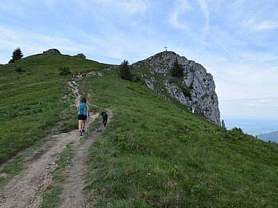 Auf dem breiten Rücken spazieren wir auf den Felsenkopf des Vorderen Kirchsteins zu