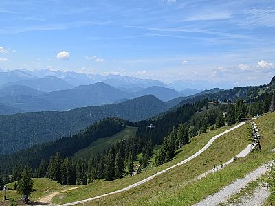 Nach Westen reicht der Blick bis zur Zugspitze