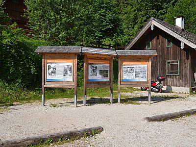 Schon am Parkplatz kann man viel über die Holztrift erfahren