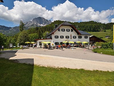 Das Gasthaus Mesnerwirt lädt zu einer Rast ein