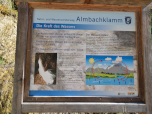 Hier und in der Klamm gibt es interessante Informationstafeln