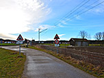 Noch vor Großhelfendorf biegen wir an diesem Bahnübergang rechts ab...