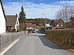 ...und erreichen die Anzinger Siedlung