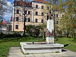Der Brunnen an der Pfarrkirche St. Peter und Paul