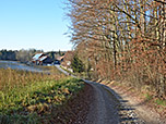 ...und über einen Feldweg...