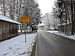 Wir passieren das Ortsschild von Großhelfendorf...