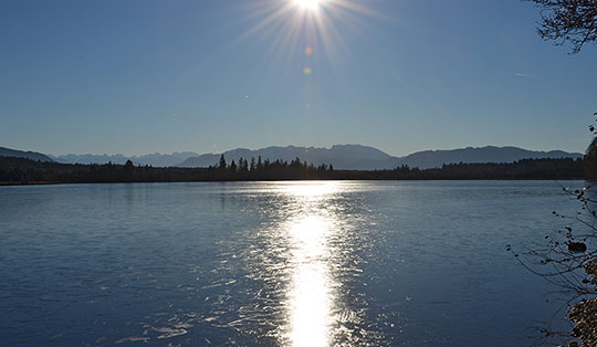 Wanderung von Holzkirchen zum Hackensee, zum Kirchsee, zum Kloster Reutberg und nach Schaftlach