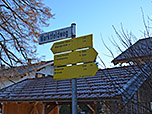 Auch in Kleinhartpenning ist der Weg weiterhin gut beschildert