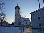 Die Kirche St. Andreas in Aying