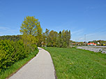 ...und den Bahngleisen...
