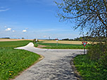 Wir überqueren eine Landstraße