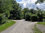 Hier halten wir uns halb links und besteigen...