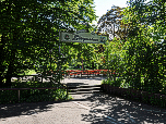 ... und wandern über die Teerstraße zum Seegarten