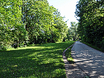 Auf einem geteerten Weg spazieren wir weiter nach Süden