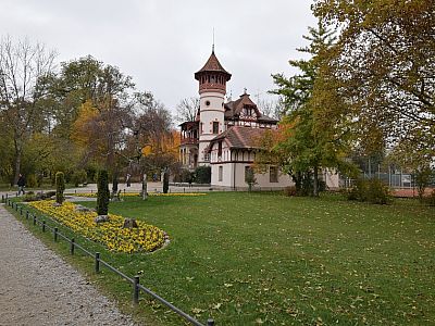 Über die Seepromenade erreichen wir den Kurpark