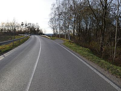 An der Ammer können wir vor der Brücke auf einen Fußweg wechseln