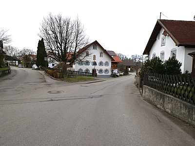 Hier bleiben wir leicht rechts auf der Floßmannstraße