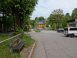 Im Osten des Bahnhofs überqueren wir die Gleise