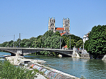 Die  St. Maximilian Kirche am Westufer der Isar