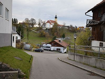 Über die Riedstraße betreten wir Wildsteig