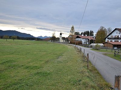 Über den Wiesweg wandern wir weiter nach Südwesten