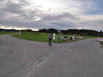 Wenig später biegen wir links in den Wildsteiger Weg ab