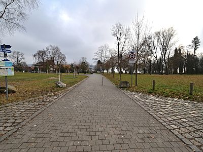 Vom Bahnhof gelangt man in wenigen Minuten zum Ammersee