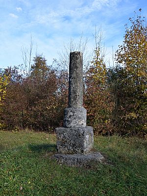 Die Säule erinnert an die ehemalige Klosterkirche