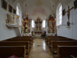 Der Innenraum der Kirche Sankt Alban