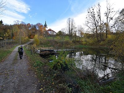 Vorbei an zwei Teichen ...