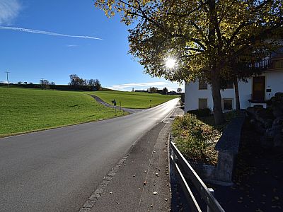 Ein Stück marschieren wir auf der Straße,