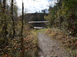 ... flussaufwärts zum Kalkofensteg.