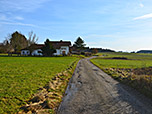 Von Forstseeon geht es über einen Feldweg ostwärts...