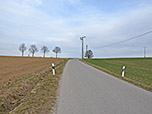 Wir folgen ein kurzes Stück einer Landstraße...