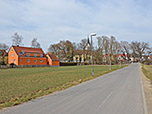Wir erreichen den Sportplatzweg...